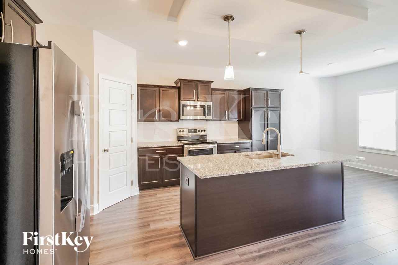 664 Alvin Rd - Photo 4 of 15