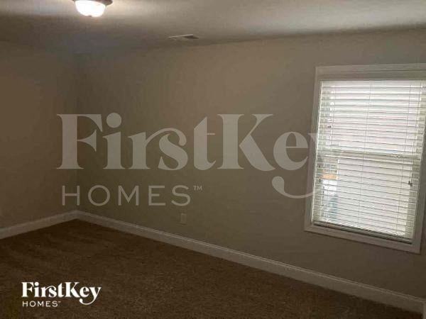 77 Pine Hill Ct - Photo 7 of 9