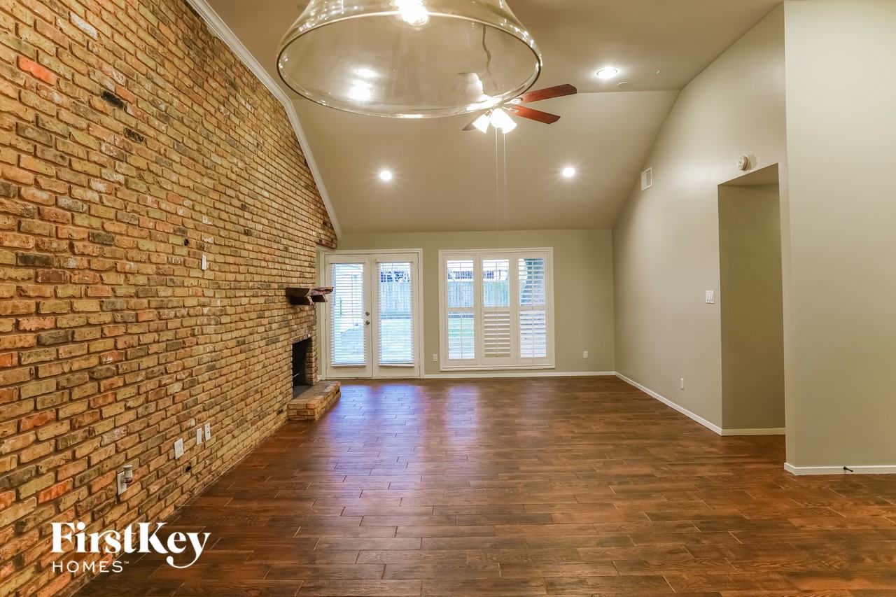 2507 Blue Willow Dr - Photo 2 of 15
