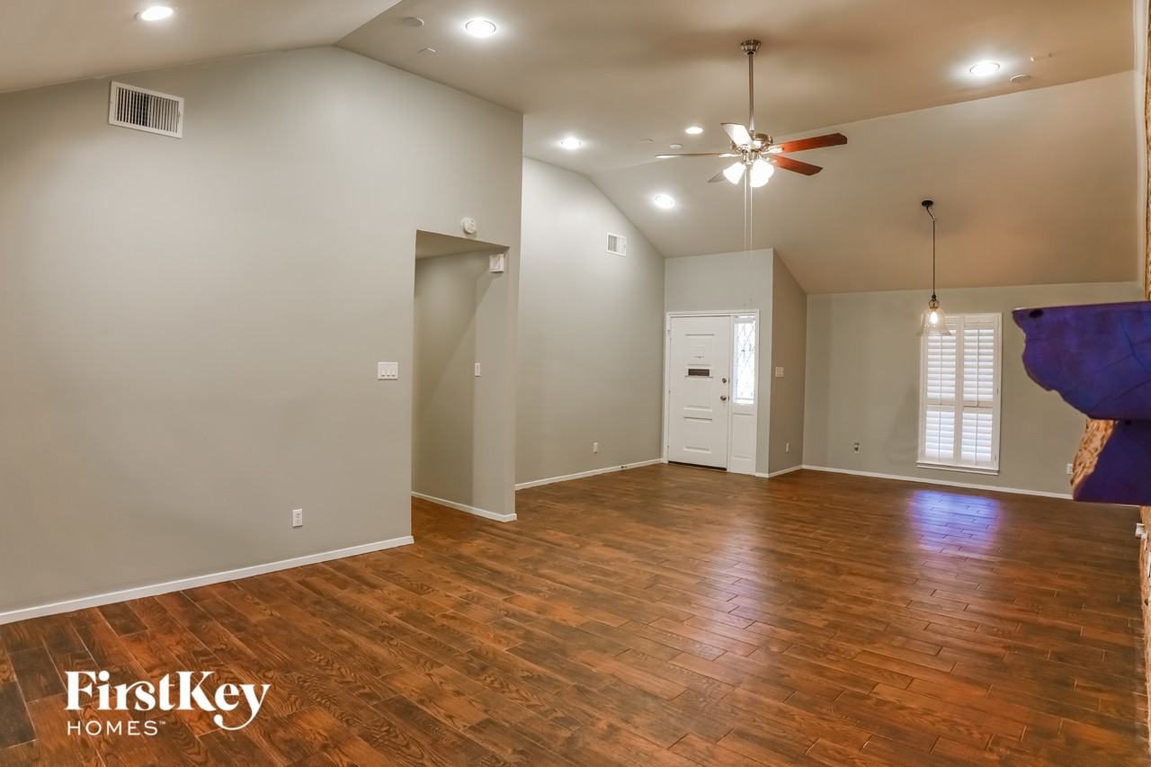 2507 Blue Willow Dr - Photo 3 of 15