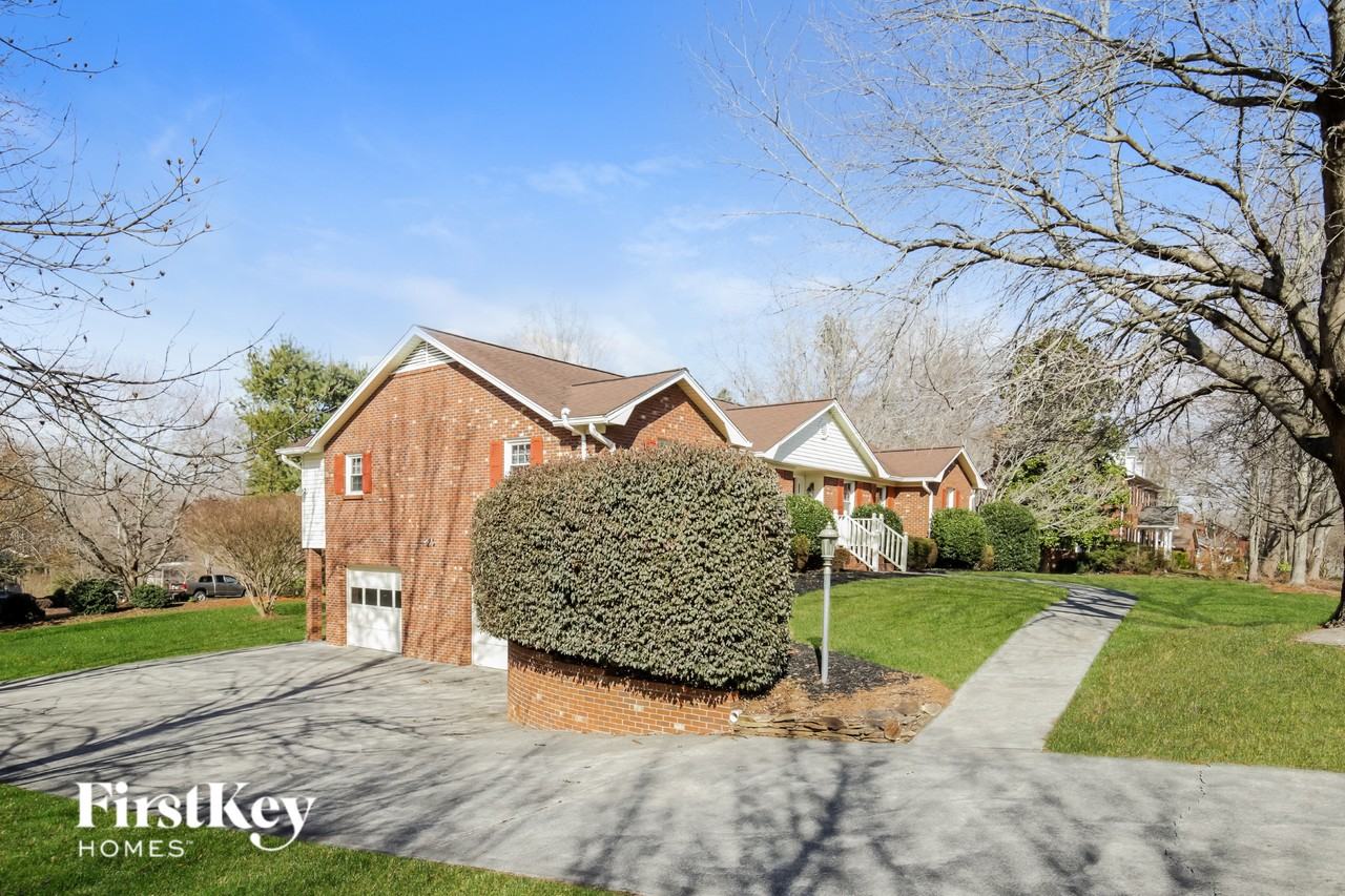 2528 Huntington Woods Dr - Photo 2 of 15