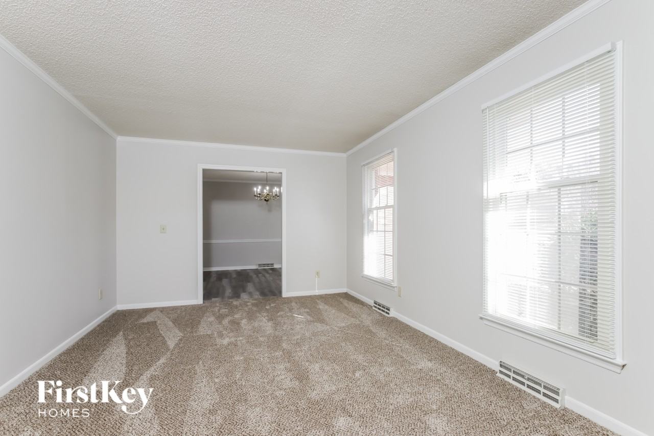 2528 Huntington Woods Dr - Photo 3 of 15