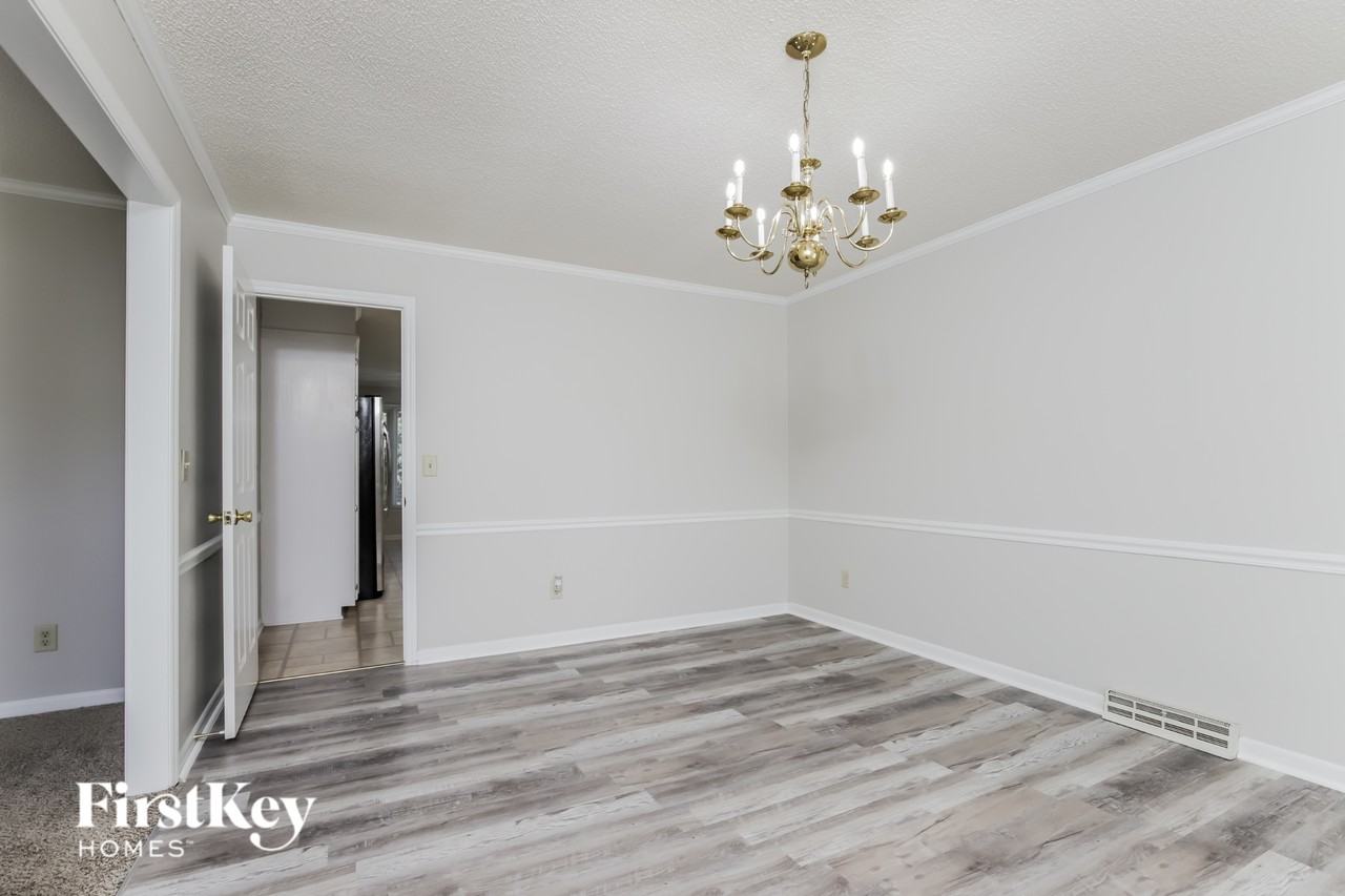 2528 Huntington Woods Dr - Photo 4 of 15