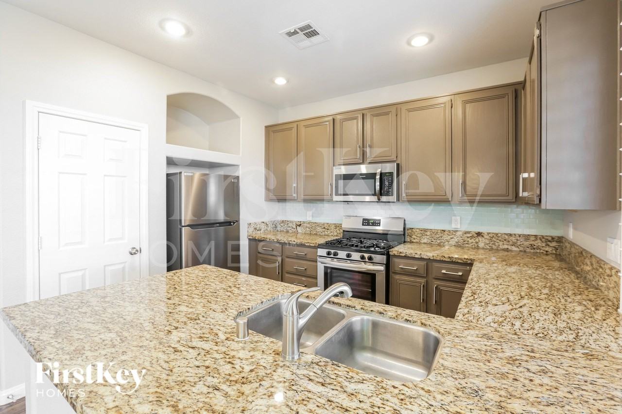 10712 Silver Pyramid Ct - Photo 7 of 19