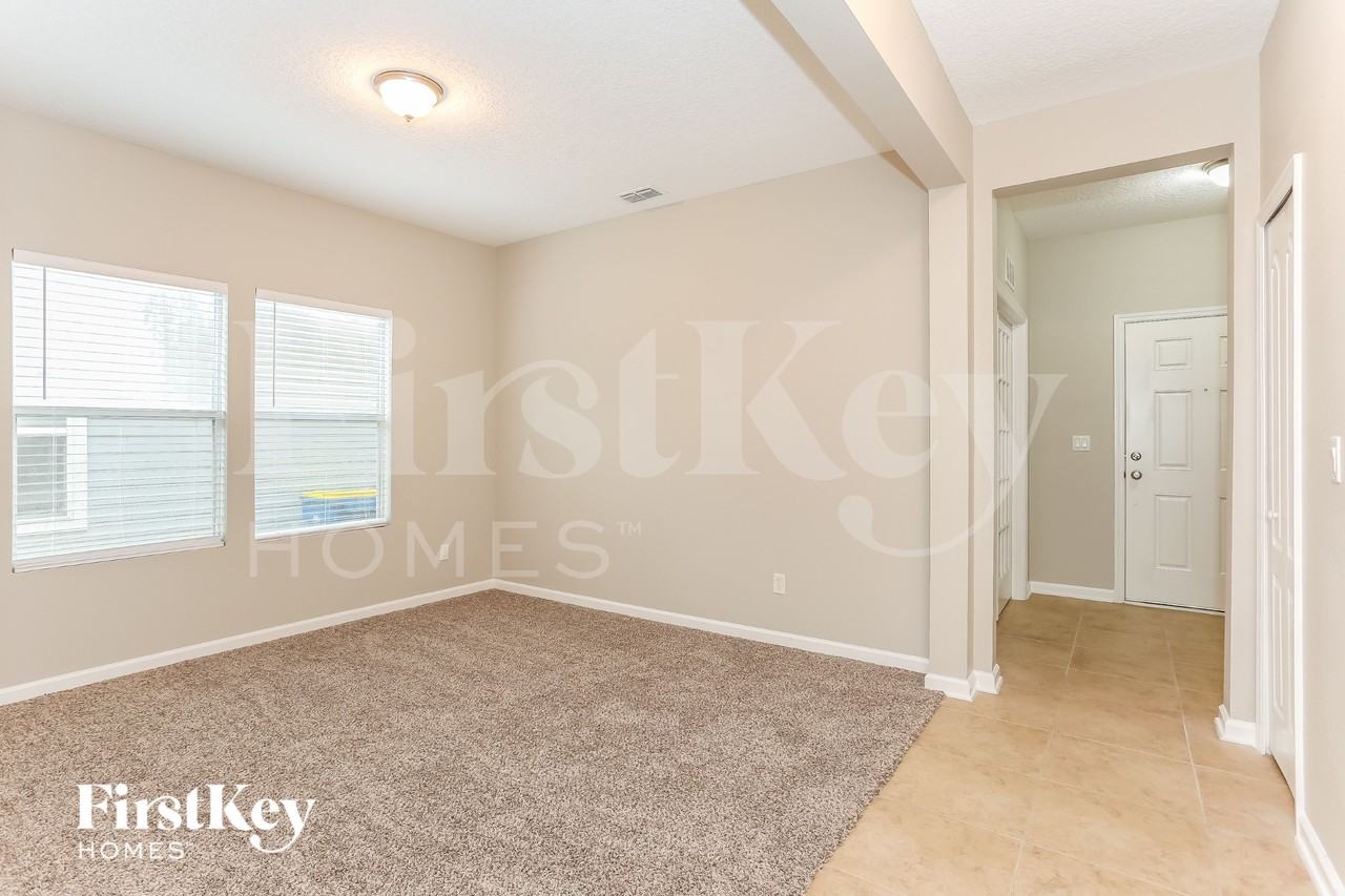 16043 Dowing Creek Dr - Photo 3 of 15