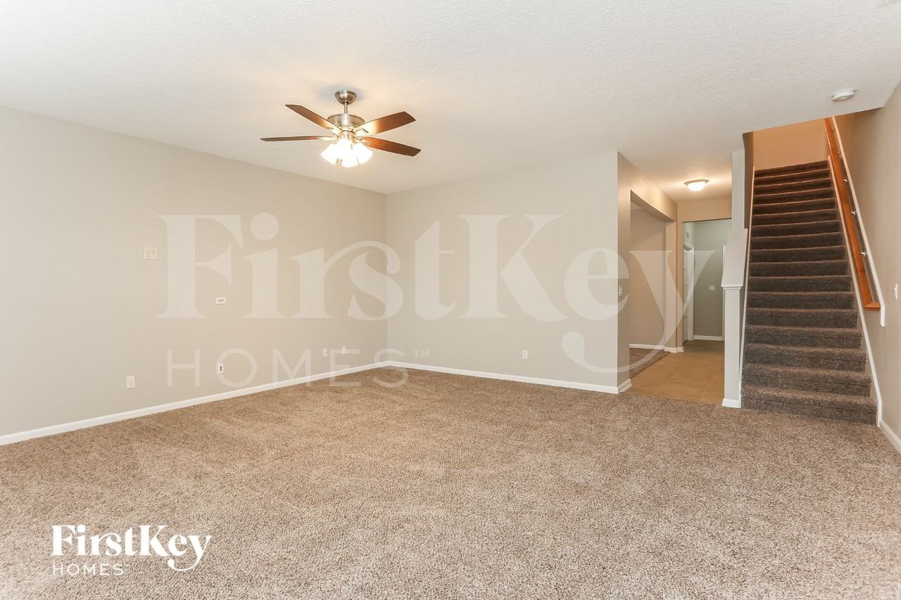 16043 Dowing Creek Dr - Photo 4 of 15