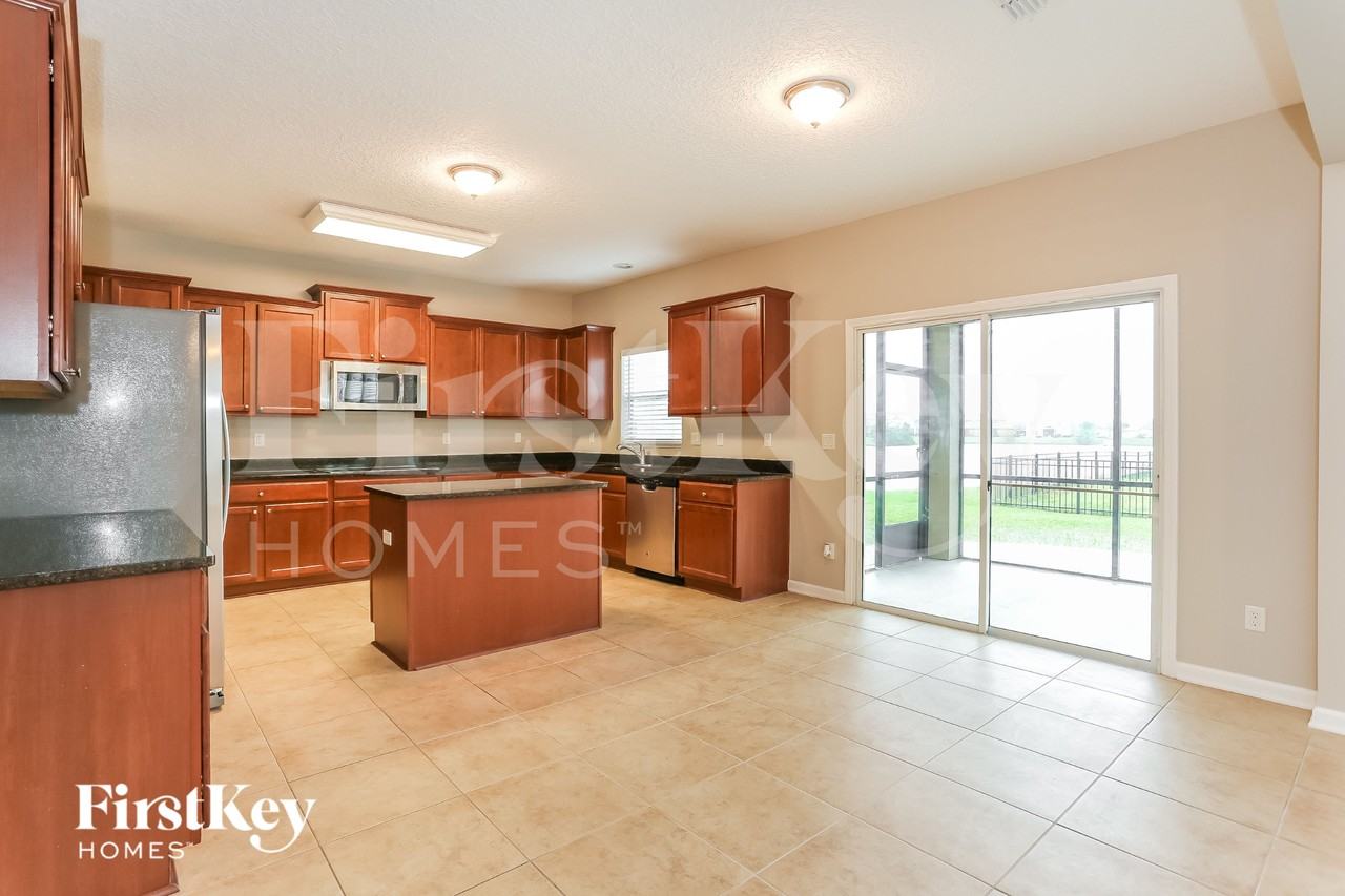 16043 Dowing Creek Dr - Photo 5 of 15