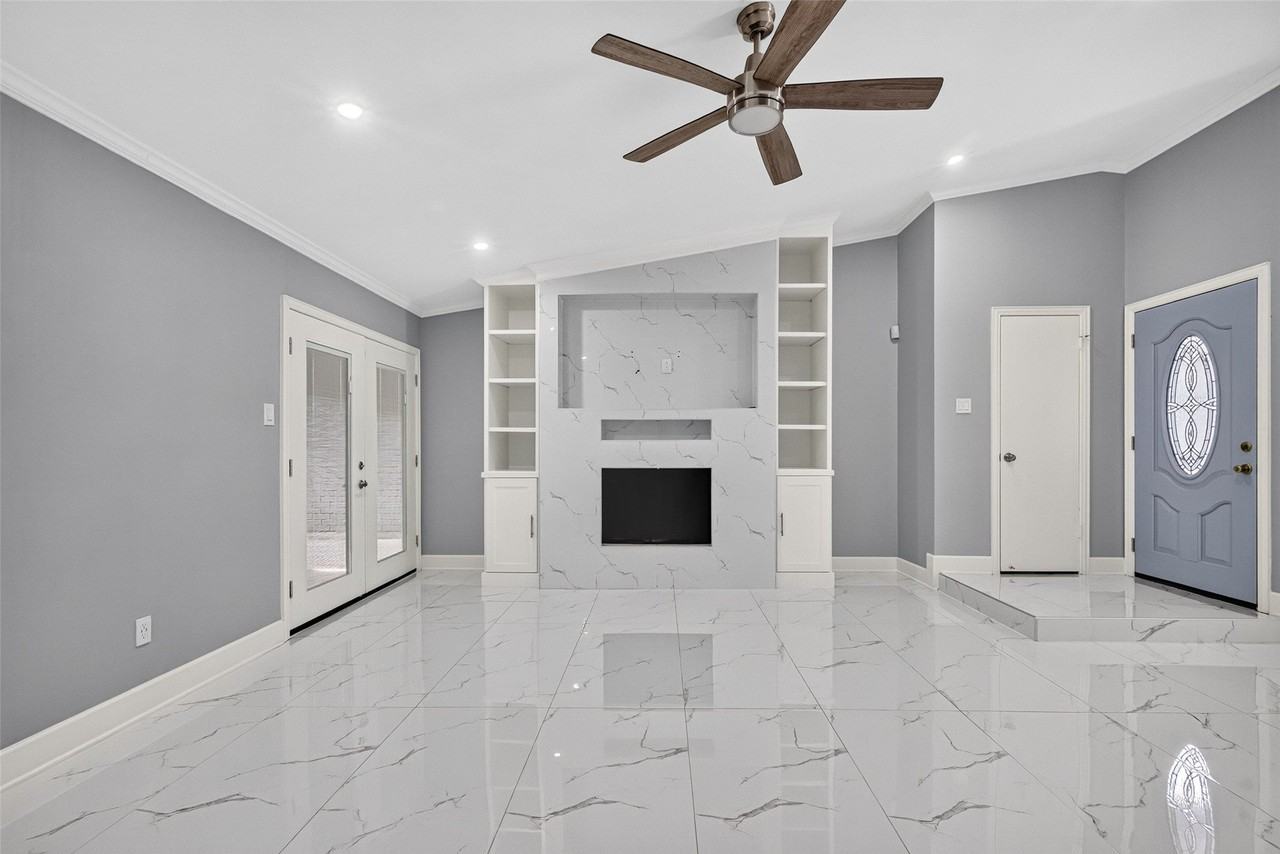 6323 Dawnridge Dr - Photo 5 of 50