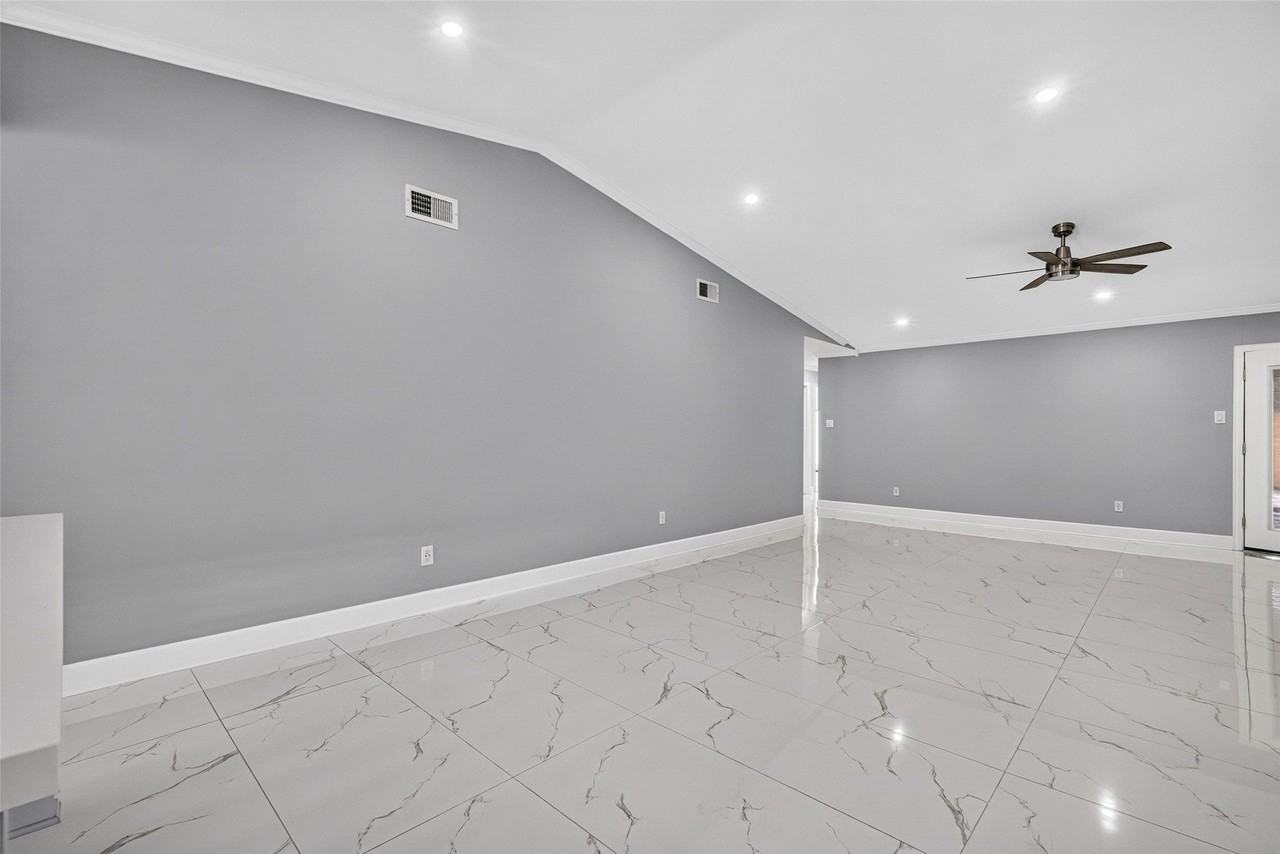 6323 Dawnridge Dr - Photo 6 of 50