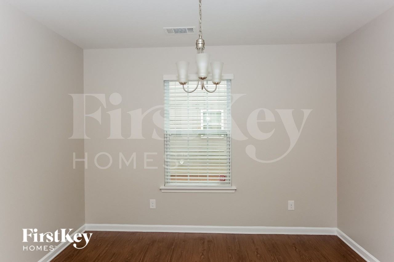 5931 Sanders Farm Ln - Photo 5 of 15