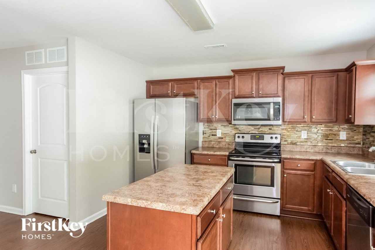 5931 Sanders Farm Ln - Photo 6 of 15