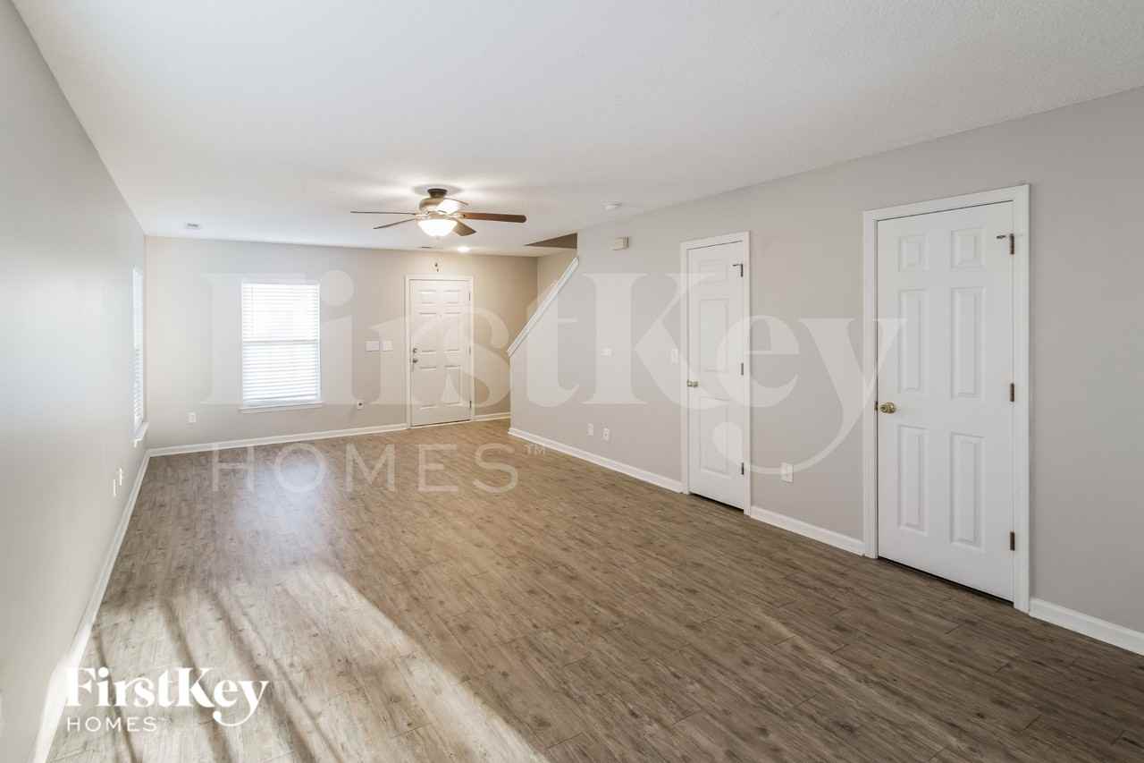 149 Old Tree Rd - Photo 4 of 16