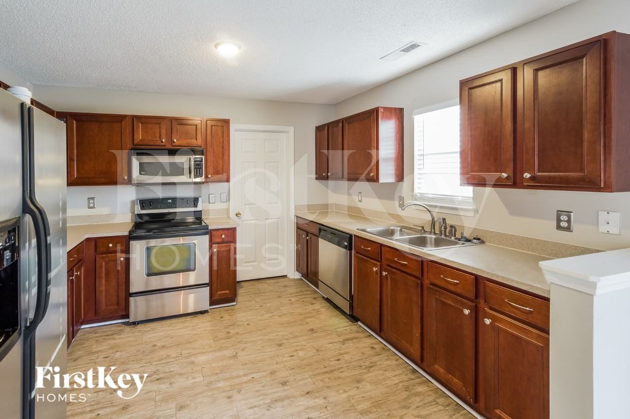149 Old Tree Rd - Photo 6 of 16