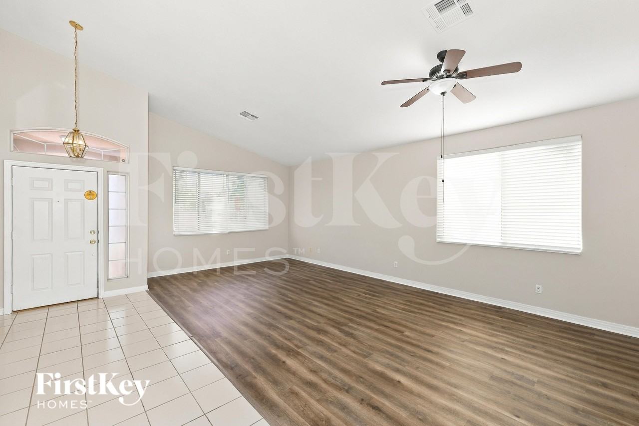 2534 Farmington Ave - Photo 4 of 16