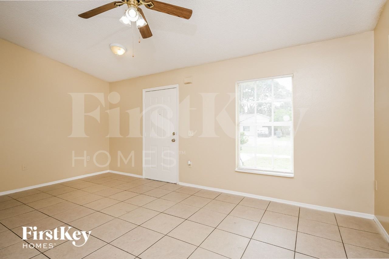 356 Lake Daisy Cir - Photo 3 of 16