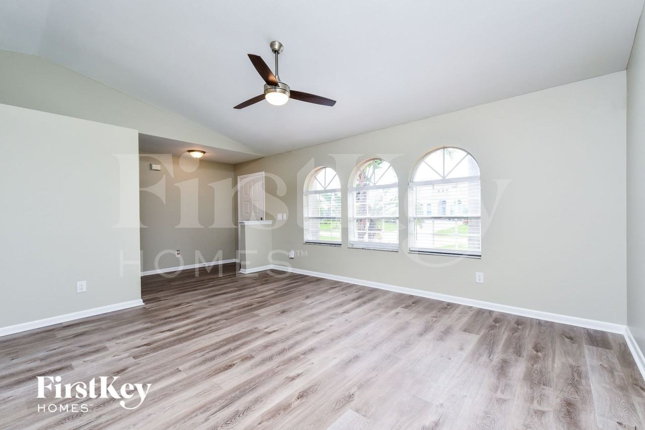 3330 Sw 27th Ave - Photo 3 of 15