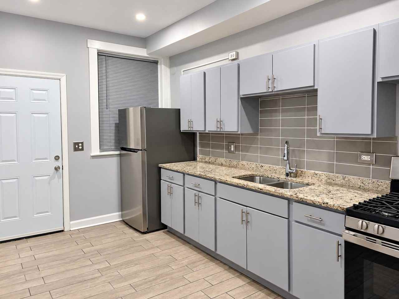 6344 S Vernon Ave - Photo 2 of 18