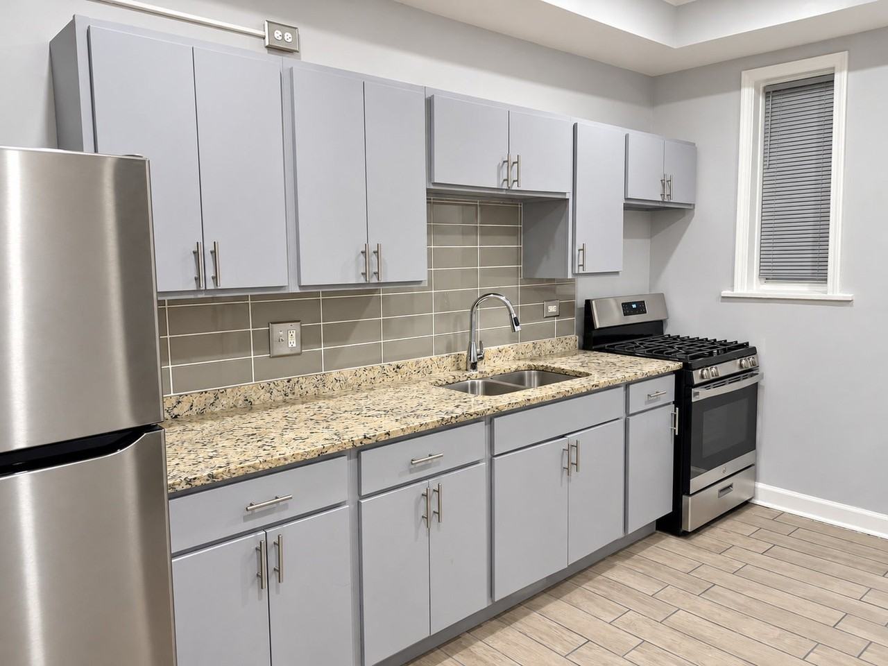 6344 S Vernon Ave - Photo 4 of 18