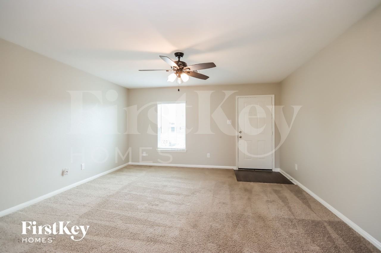8015 Crustacean Rd - Photo 3 of 16
