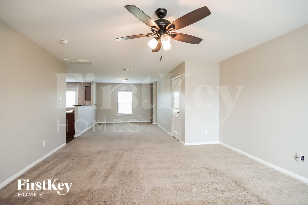 8015 Crustacean Rd - Photo 4 of 16