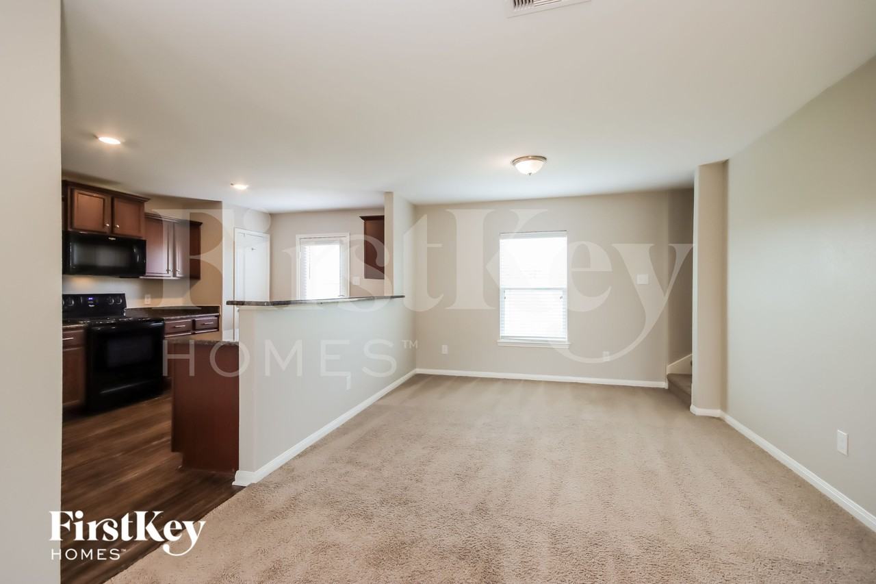 8015 Crustacean Rd - Photo 5 of 16