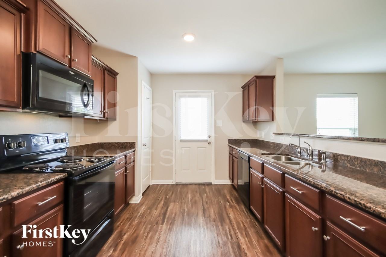 8015 Crustacean Rd - Photo 6 of 16