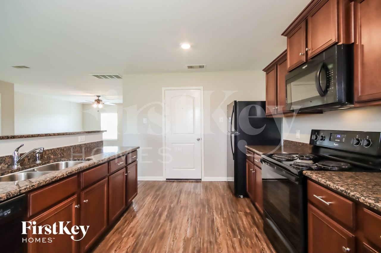 8015 Crustacean Rd - Photo 7 of 16