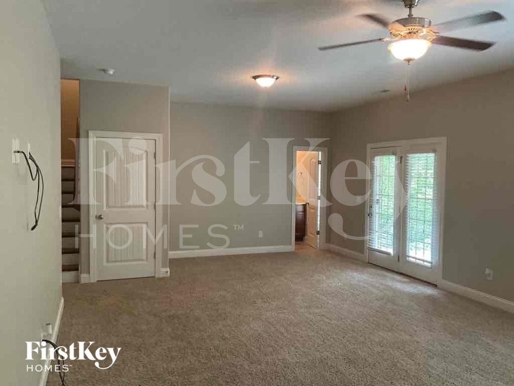 1618 Ashmead Ln - Photo 4 of 18