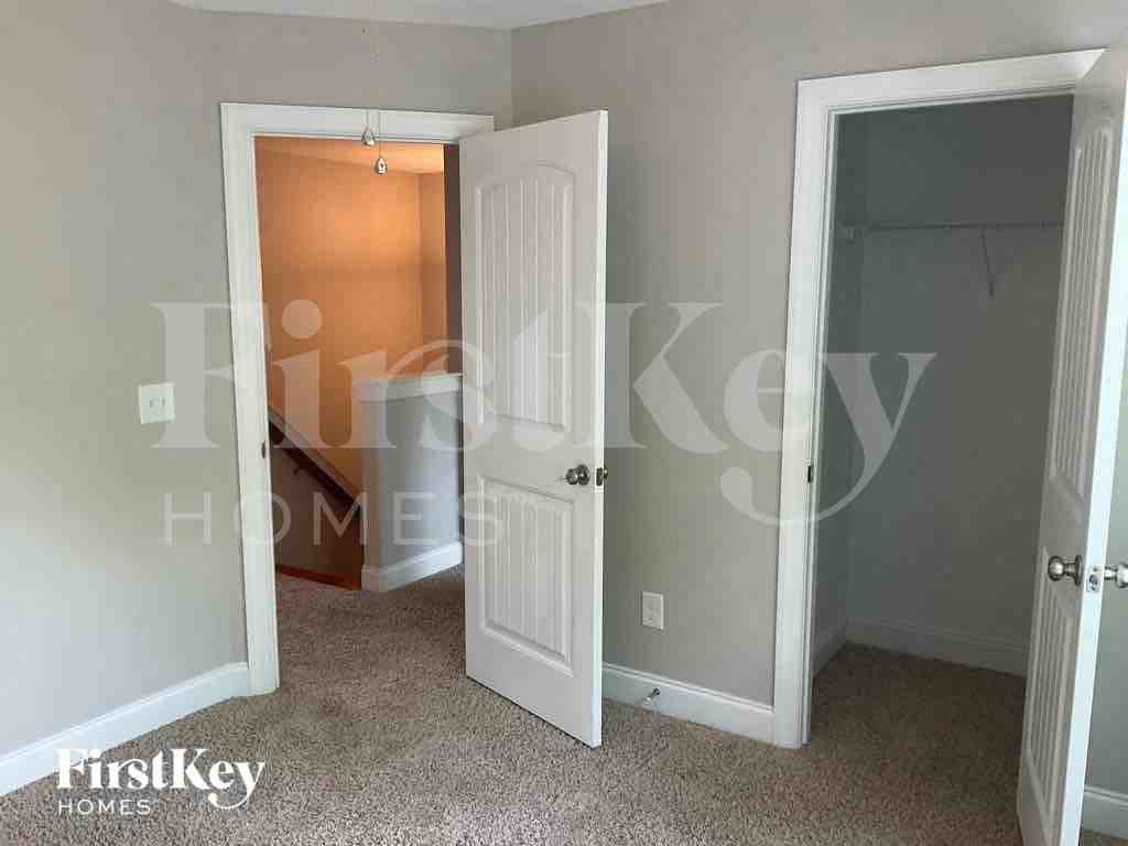1618 Ashmead Ln - Photo 7 of 18