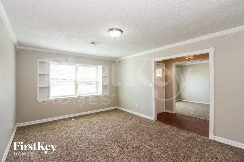 307 Coronation Dr - Photo 7 of 15