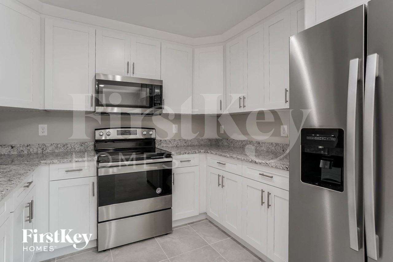 5315 Centennial Blvd - Photo 6 of 15