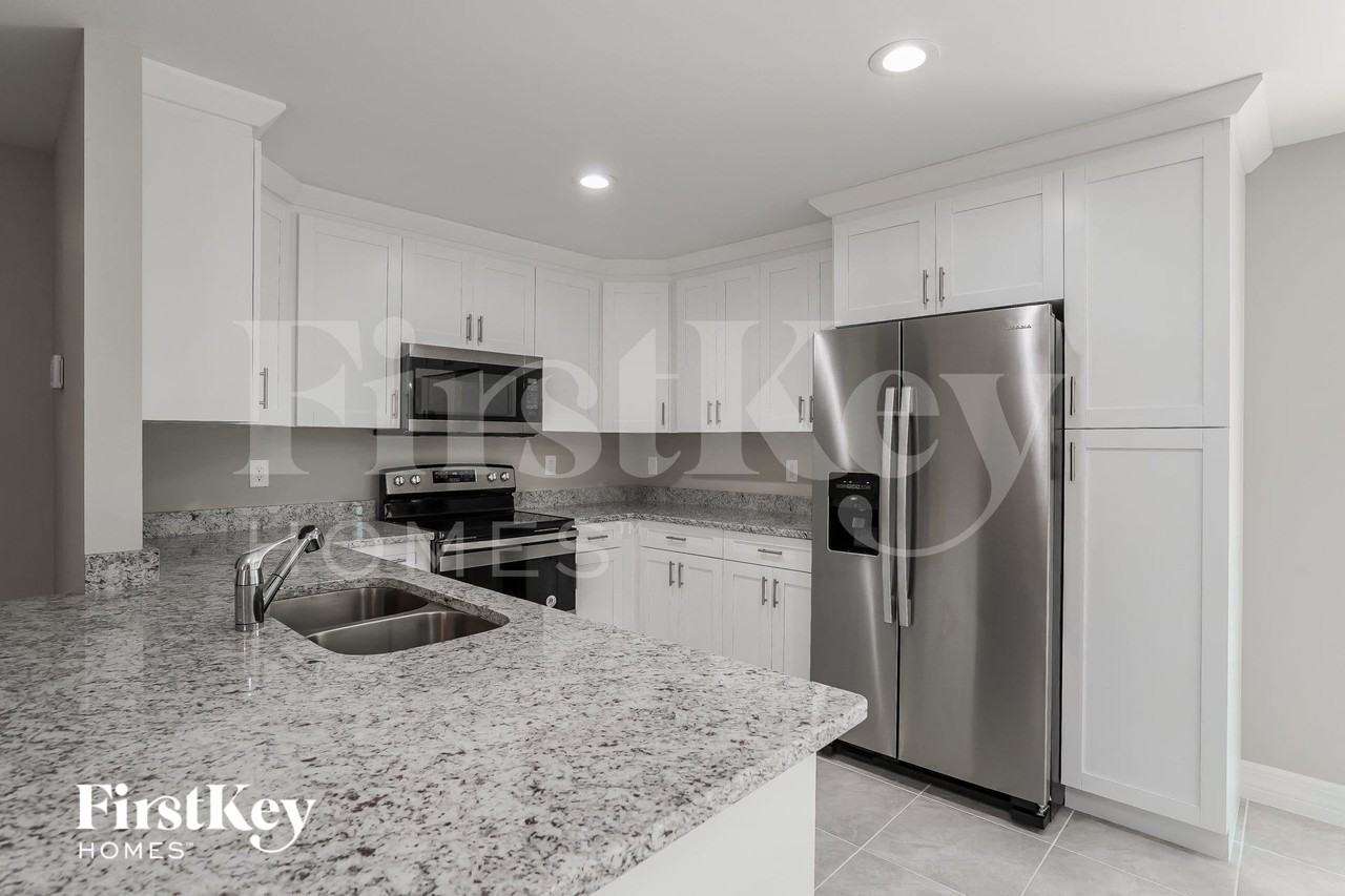 5315 Centennial Blvd - Photo 7 of 15