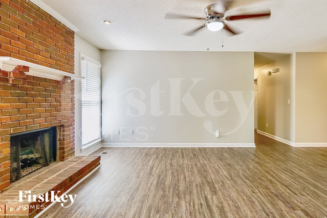 908 10th St Sw - Photo 5 of 15