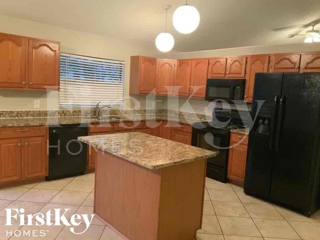 8142 Bright Meadow Dr - Photo 5 of 11