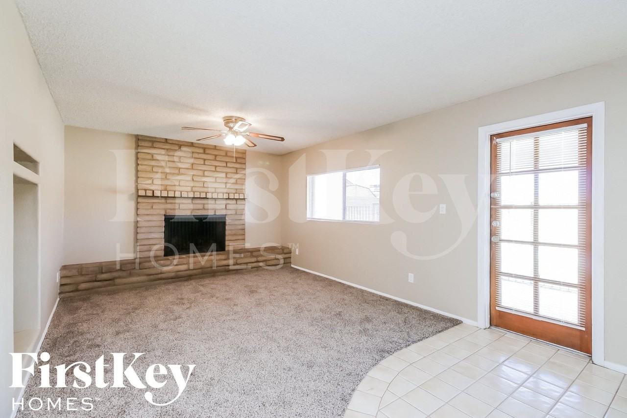 5106 S Rockford Dr - Photo 2 of 15