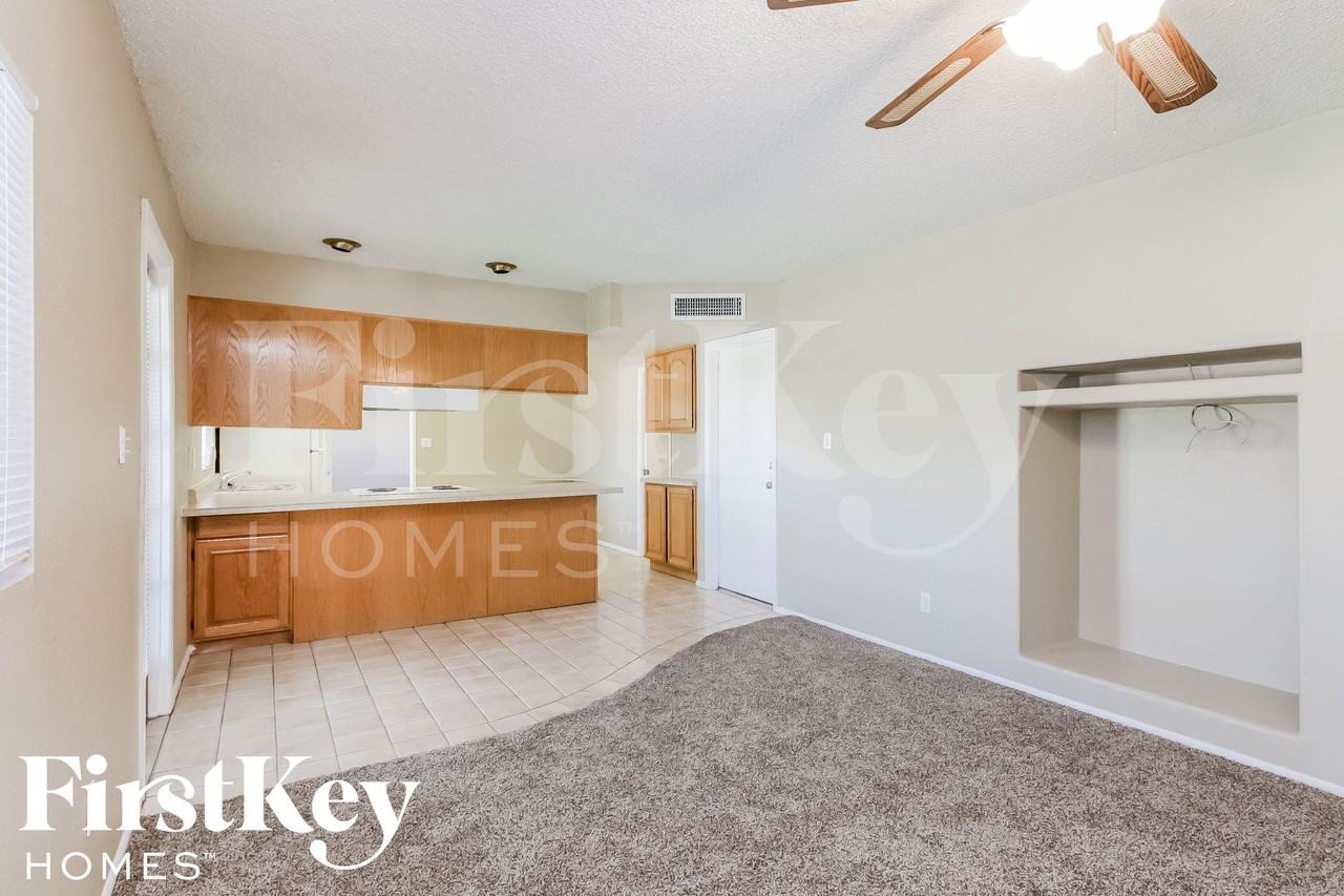 5106 S Rockford Dr - Photo 3 of 15
