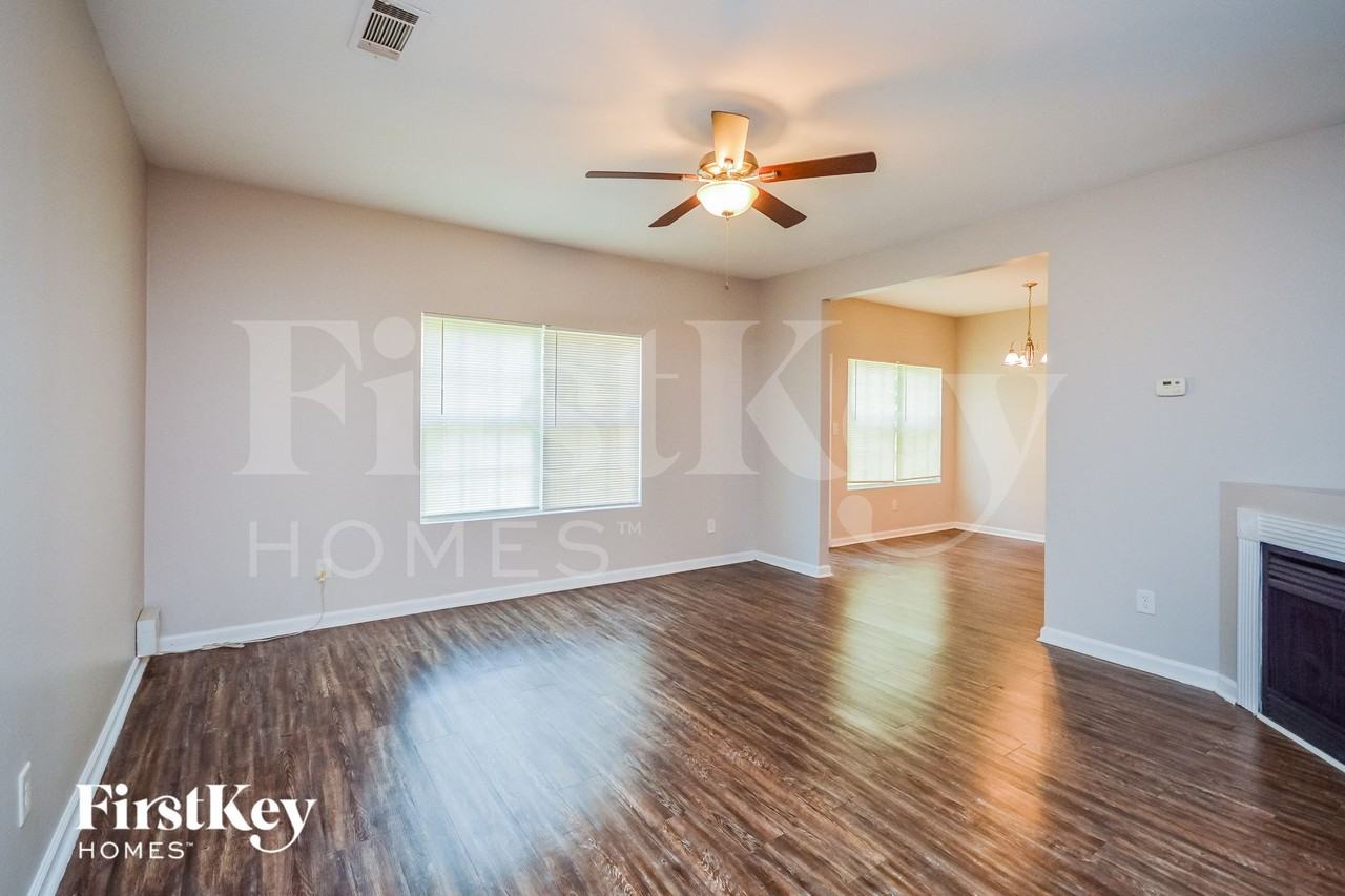 5068 Pioneer Pkwy - Photo 2 of 15
