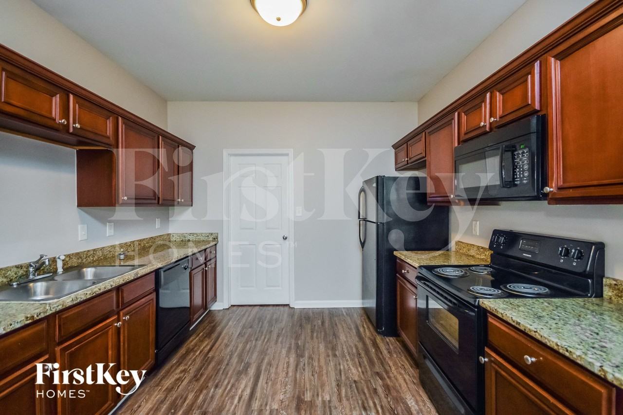 5068 Pioneer Pkwy - Photo 5 of 15