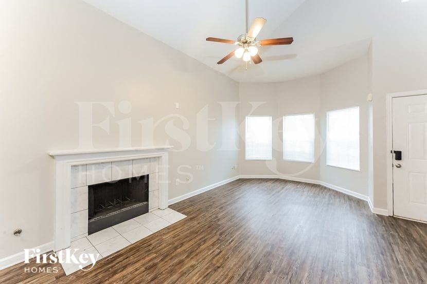 2323 Sandhill Pl Sw - Photo 3 of 15