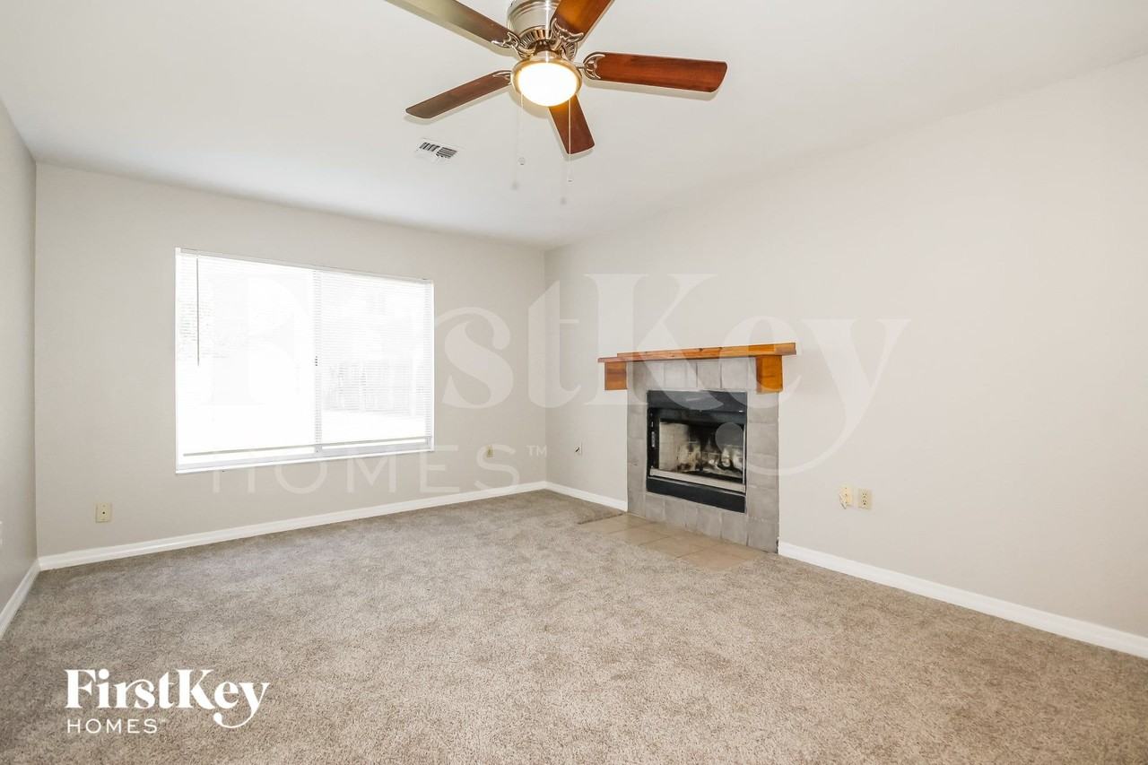 1344 Bramblewood Dr - Photo 3 of 16
