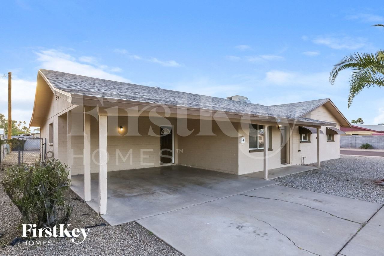 1321 S Beck Ave - Photo 2 of 15