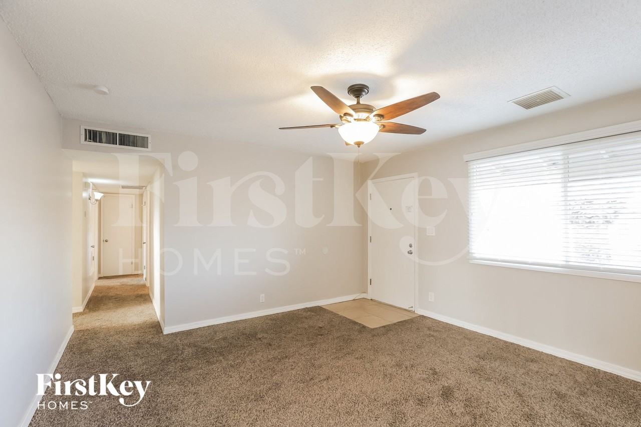 1321 S Beck Ave - Photo 4 of 15
