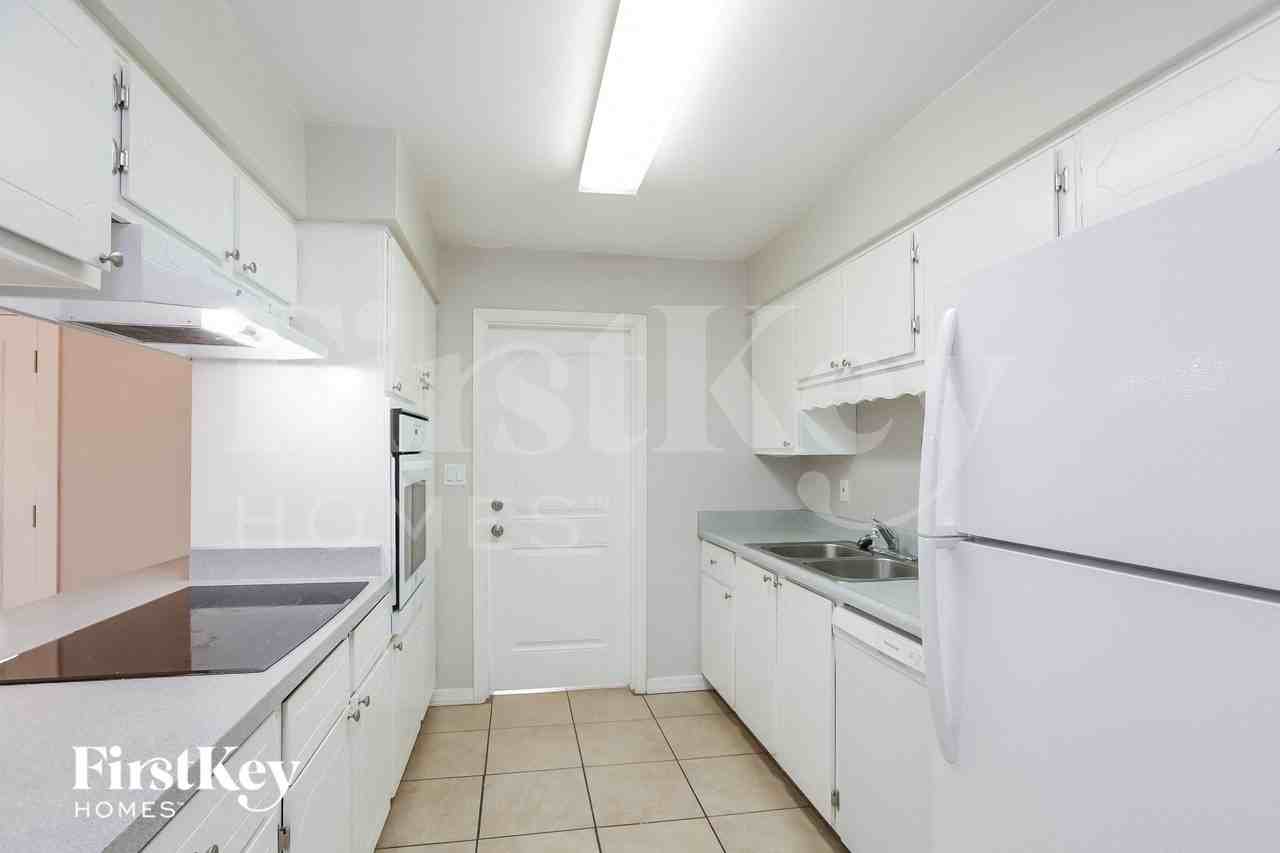1321 S Beck Ave - Photo 6 of 15
