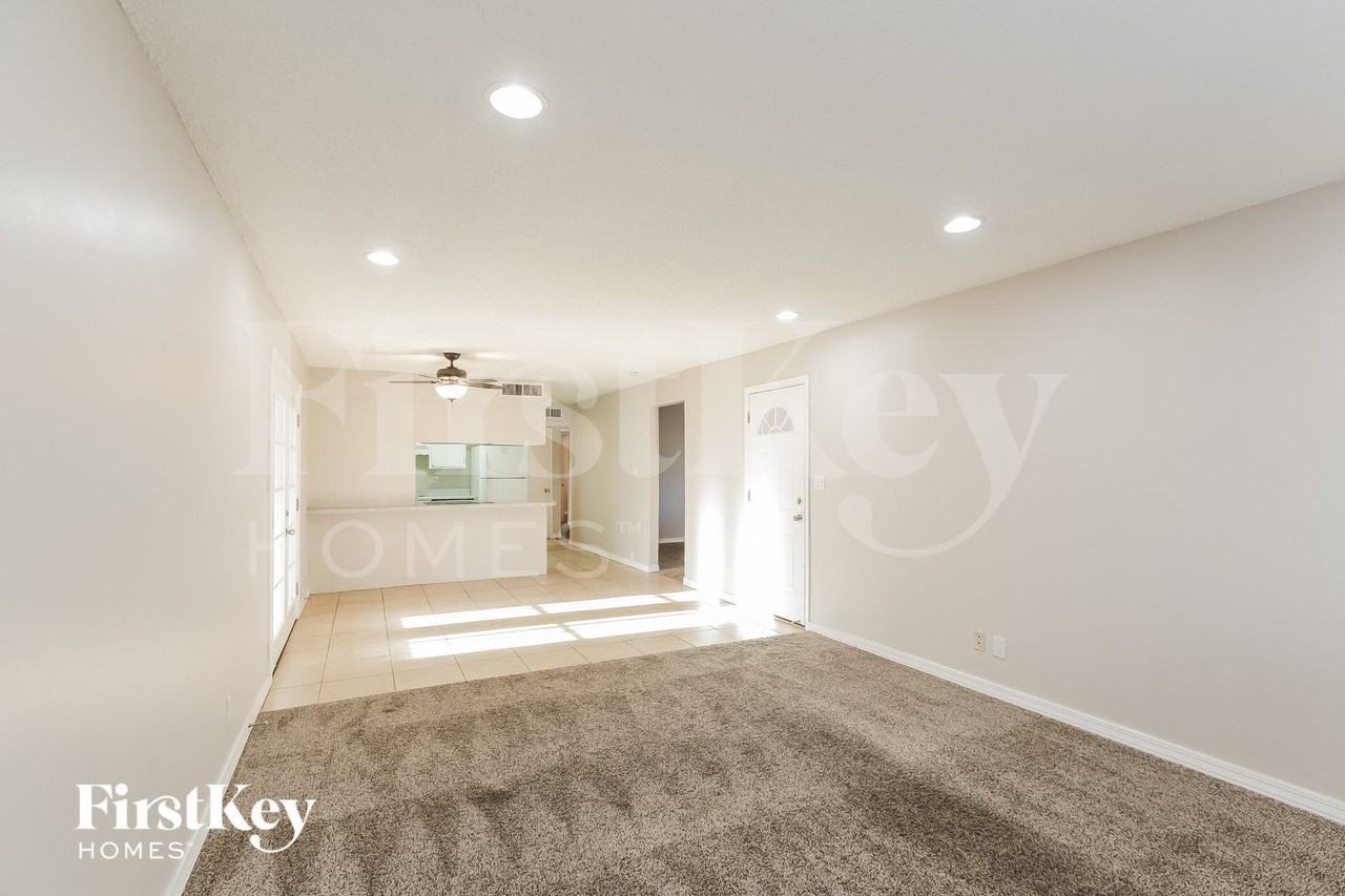 1321 S Beck Ave - Photo 7 of 15