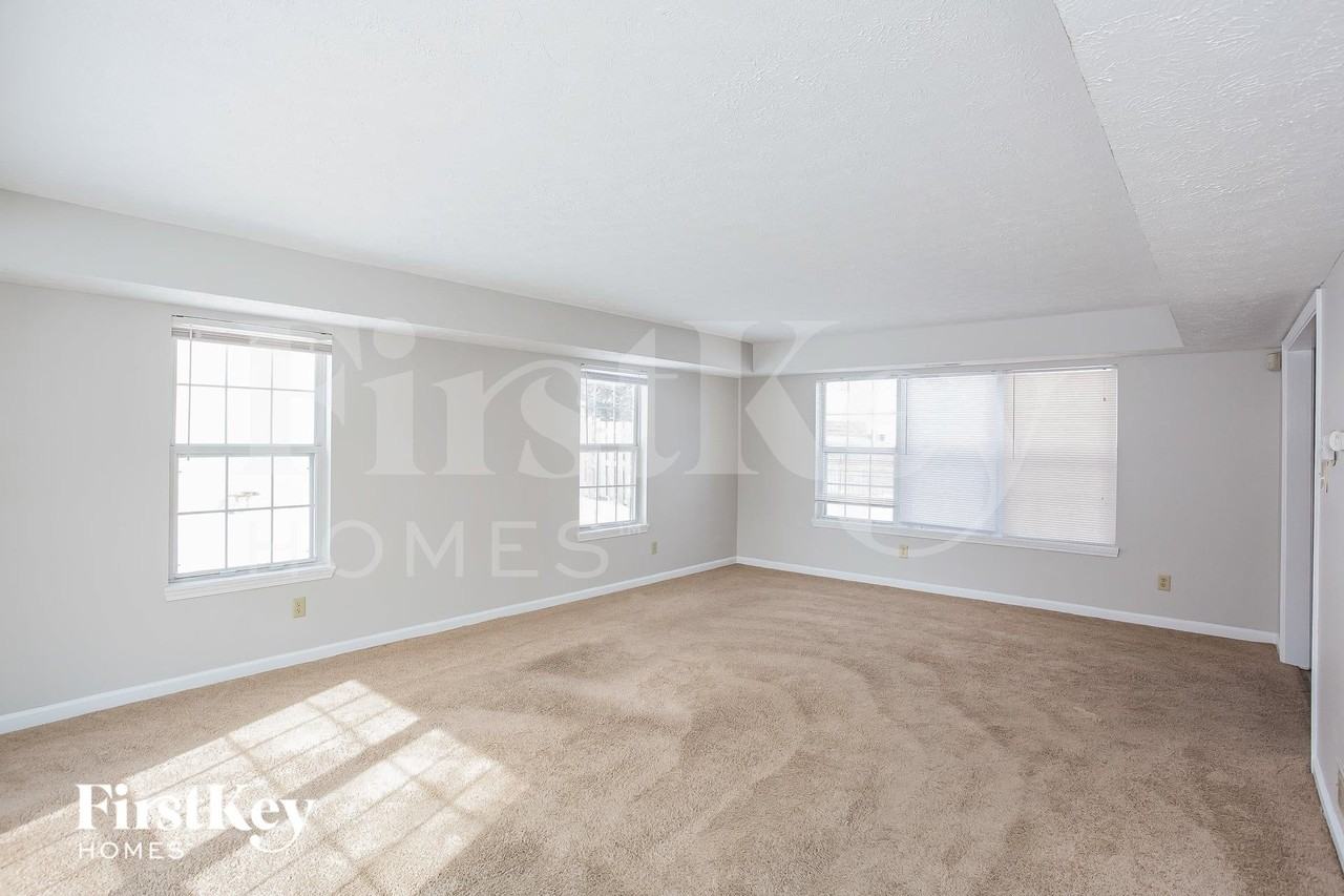 10236 Park Ridge Dr - Photo 3 of 15