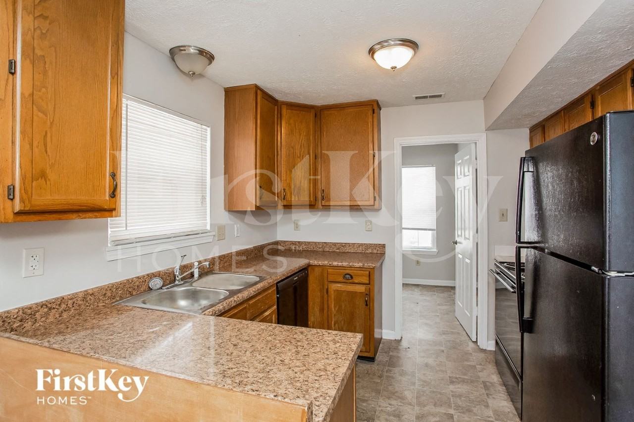 10236 Park Ridge Dr - Photo 4 of 15