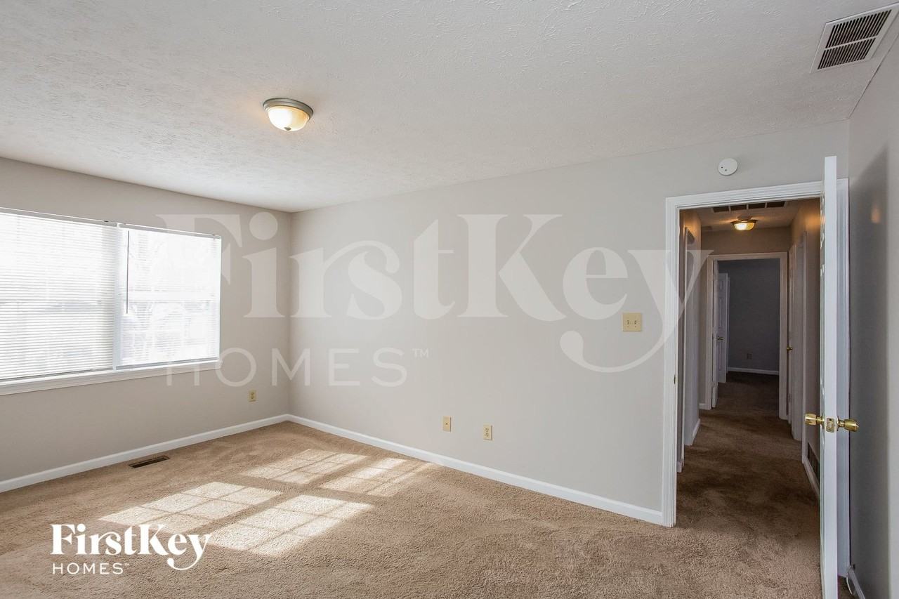 10236 Park Ridge Dr - Photo 5 of 15