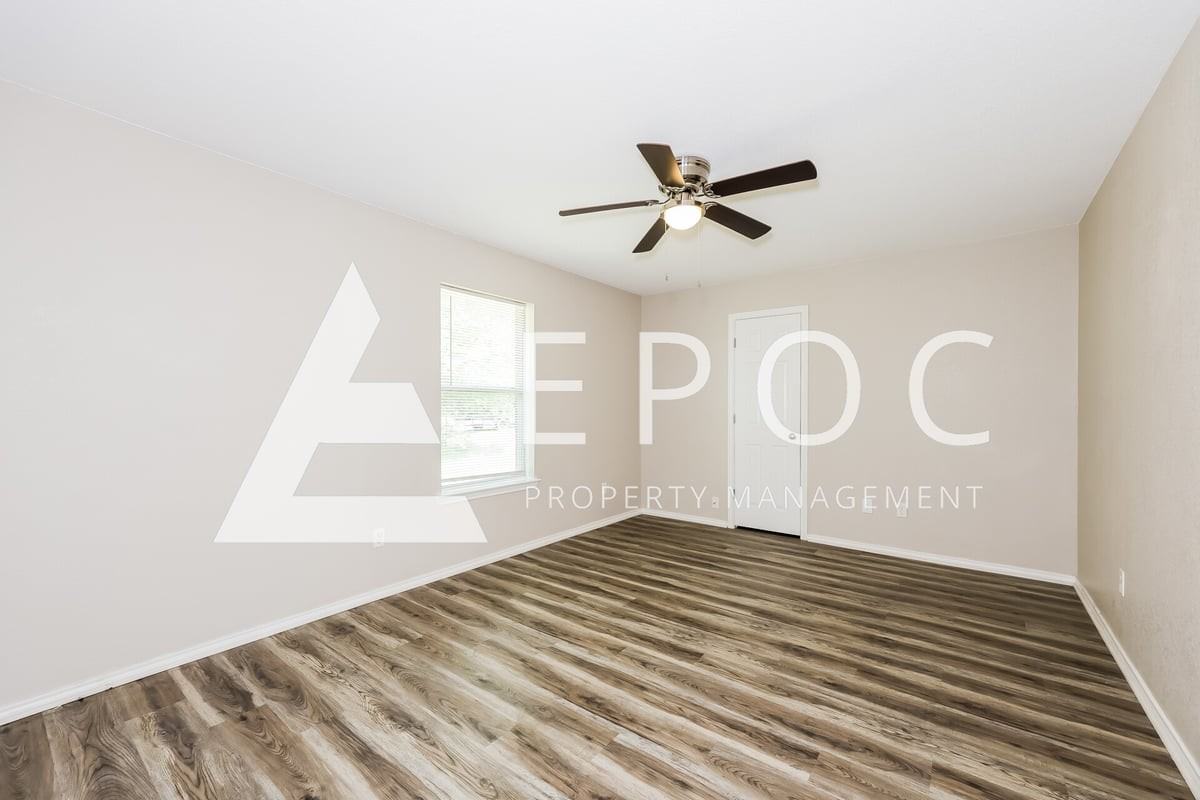 208 Falcon - Photo 6 of 15
