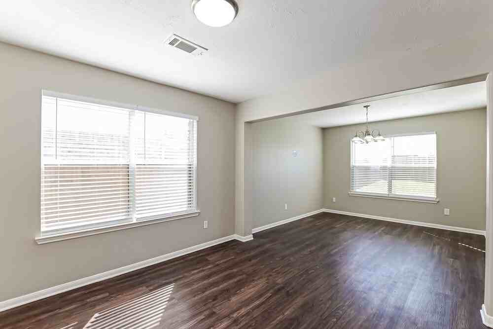 29119 Foxingham Cir - Photo 5 of 17