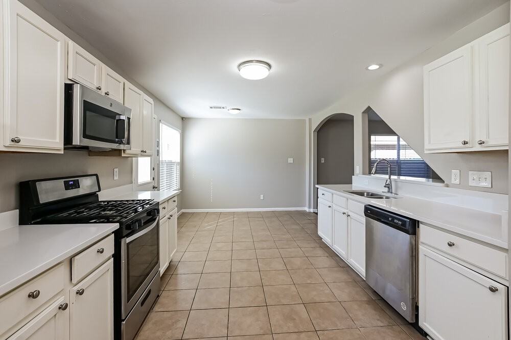 29119 Foxingham Cir - Photo 7 of 17